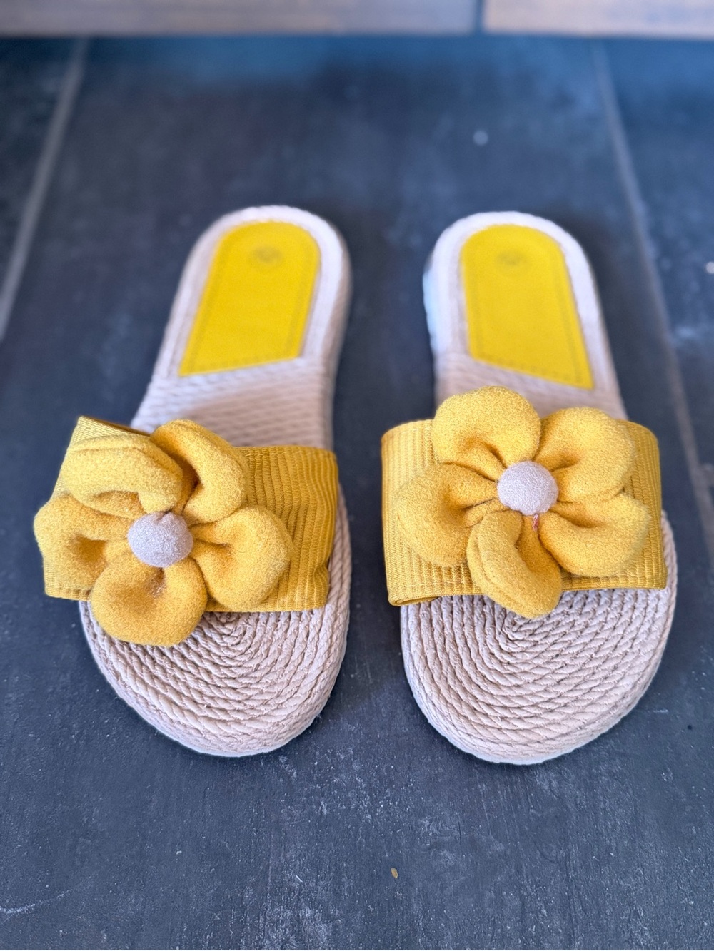 American Vintage Yellow Floral Slide Sandals - Picture 7 of 9